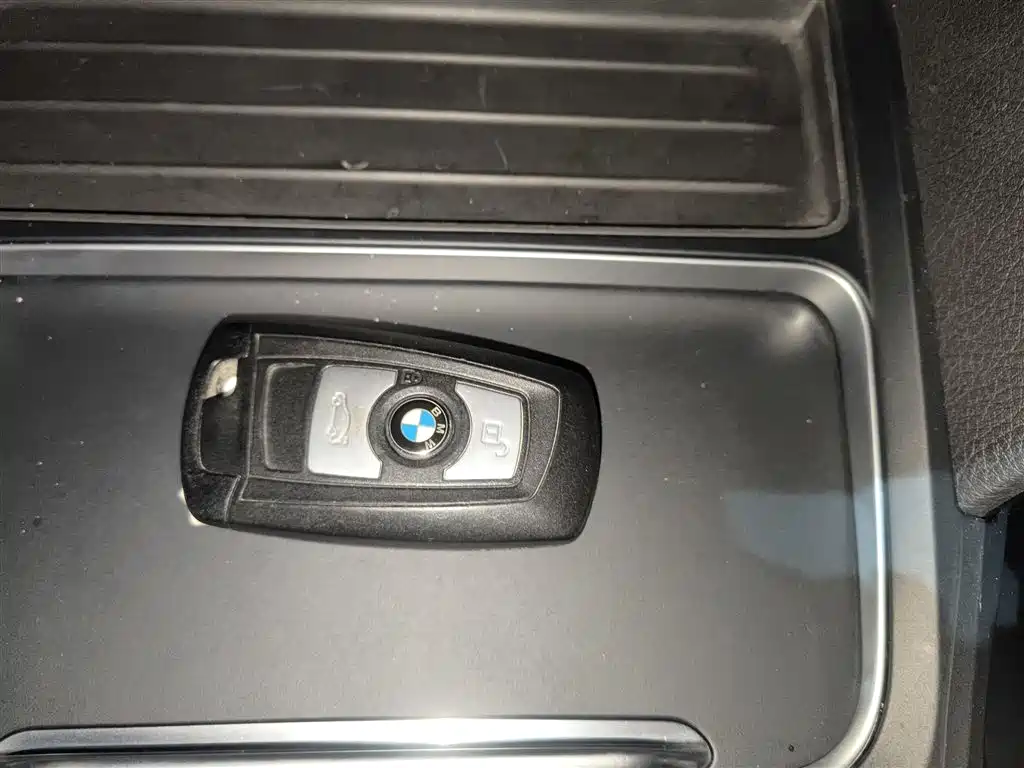 BMW 3 Series GT 2018 320i Fashion фото 9