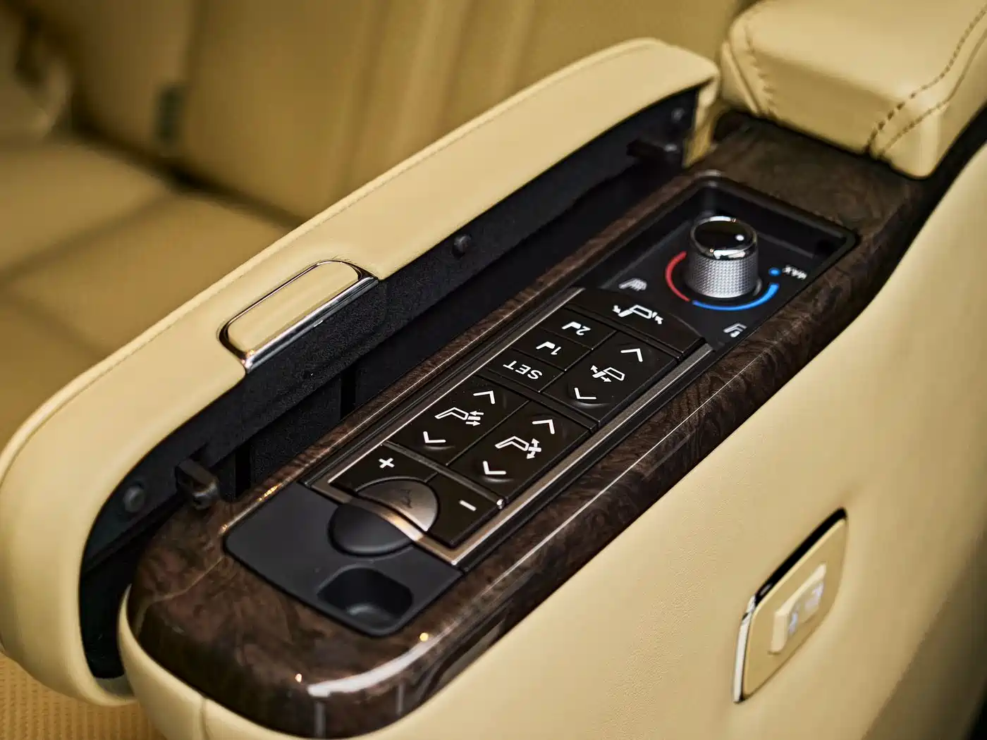 Toyota Alphard 2021 Hybrid 2.5L Premium фото 14