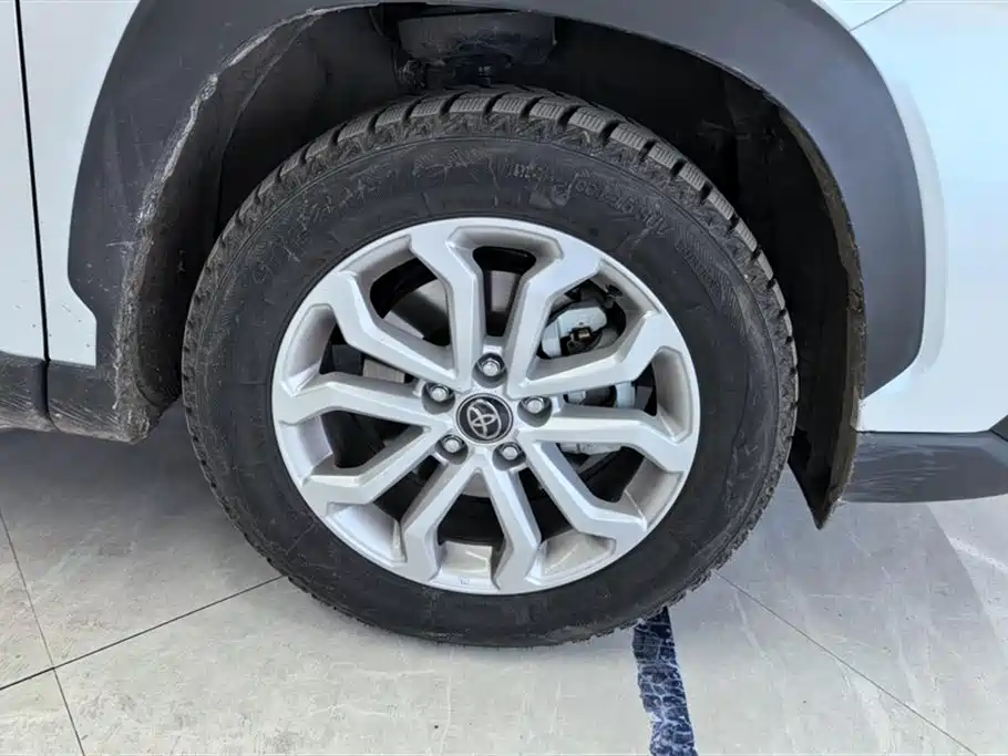 Toyota Frontlander 2023 2.0L CVT Elite Edition фото 6