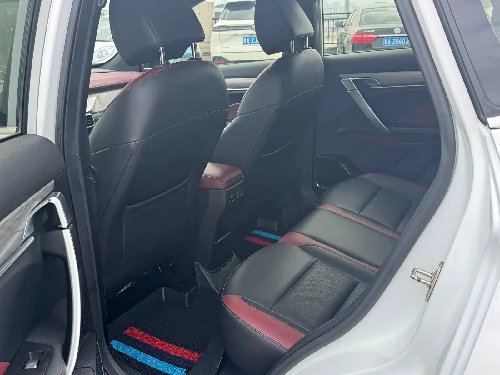 Фото 8 - Geely Coolray