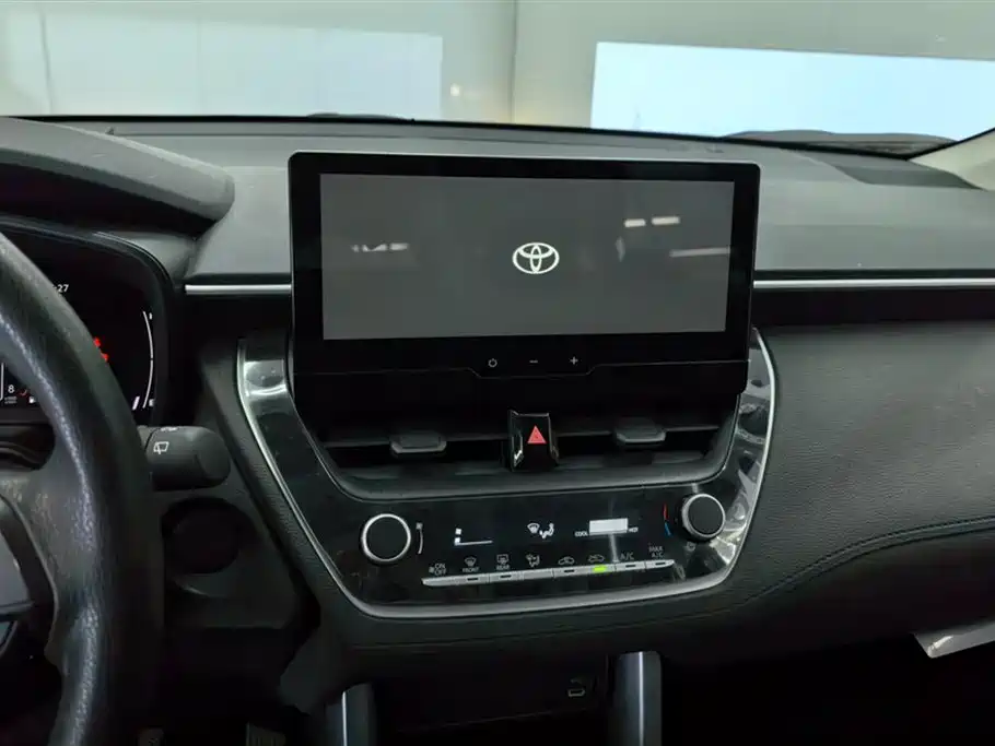 Toyota Frontlander 2023 2.0L CVT Elite Edition фото 13