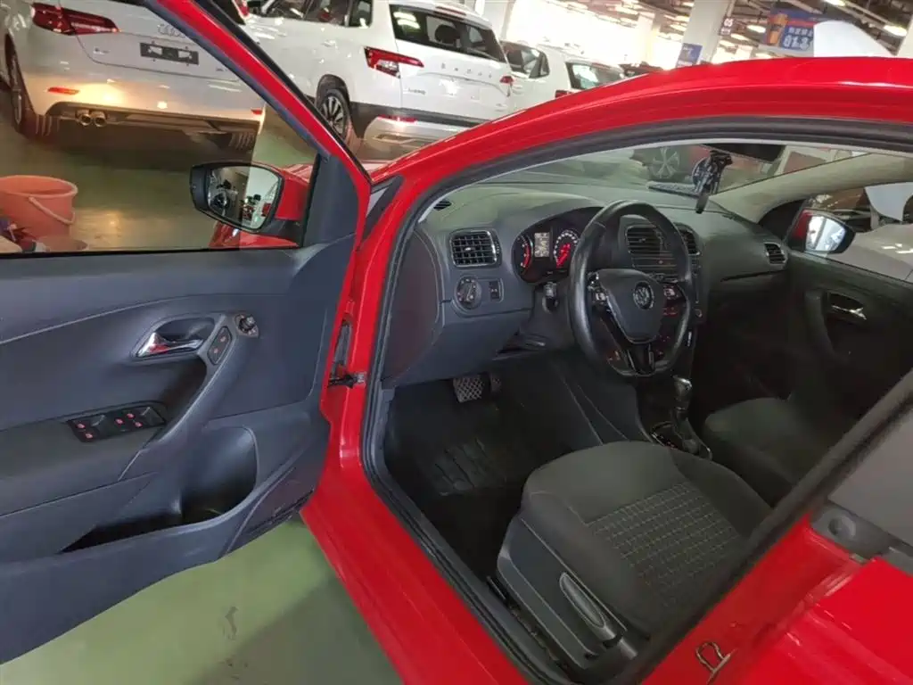 Volkswagen Polo 2016 1.6L Automatic Comfort фото 16
