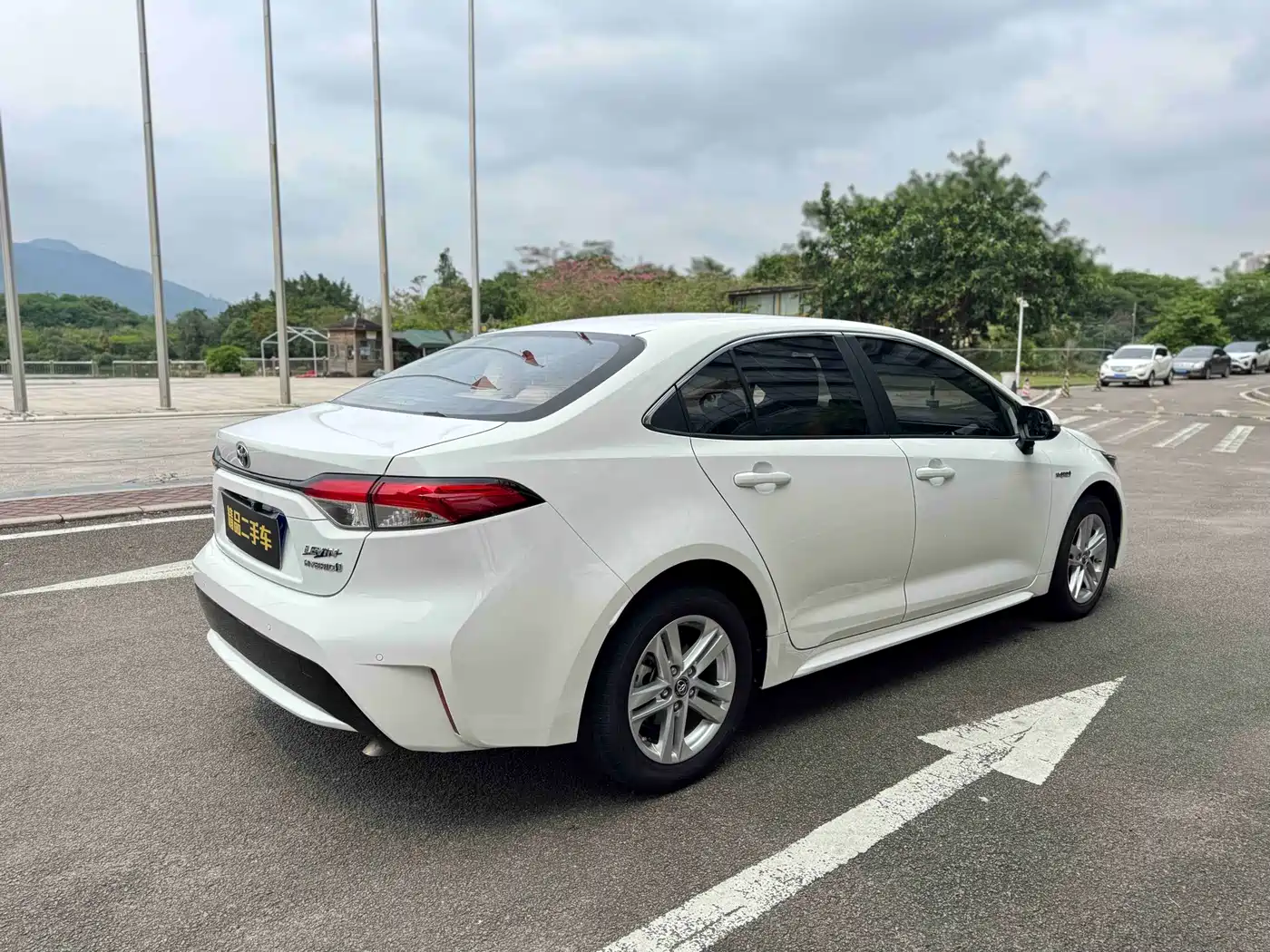 Toyota Levin 2021 Dual Engine 1.8H E-CVT Luxury Edition фото 15