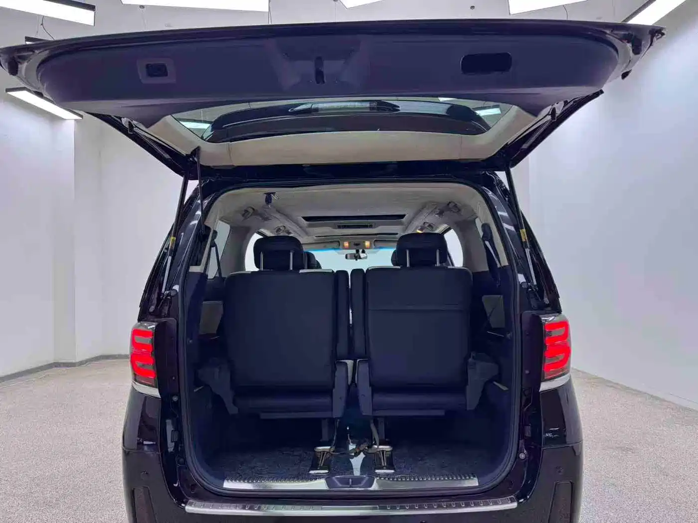 Toyota Alphard 2012 3.5L Luxury Edition фото 26