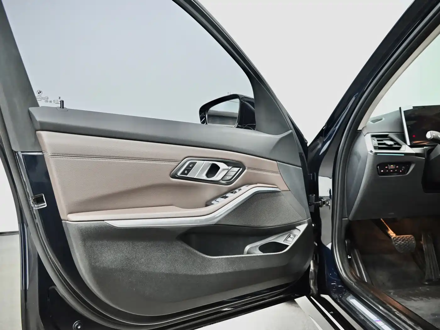 BMW 3 Series 2023 325Li M Sport Package фото 19