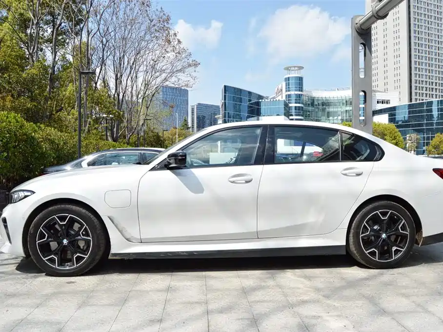 BMW i3 2025 eDrive 40 L Shadow Night Package фото 2