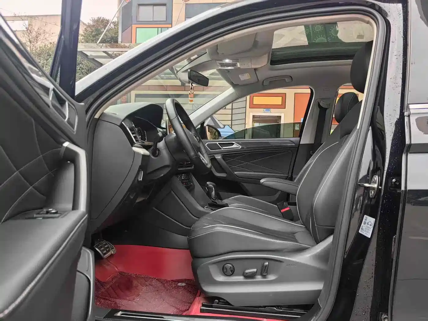 Volkswagen Tiguan L 2022 330TSI Auto 2WD R-Line Premium Edition фото 4