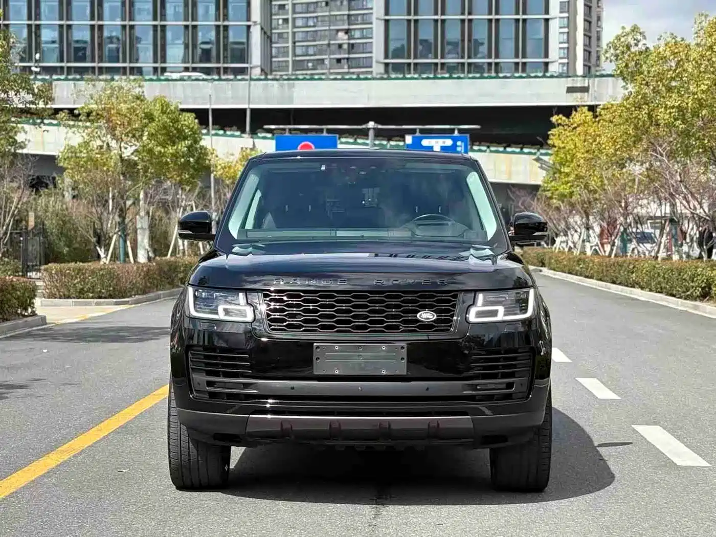 Land Rover Range Rover 2021 3.0 L6 Heritage Edition фото 2