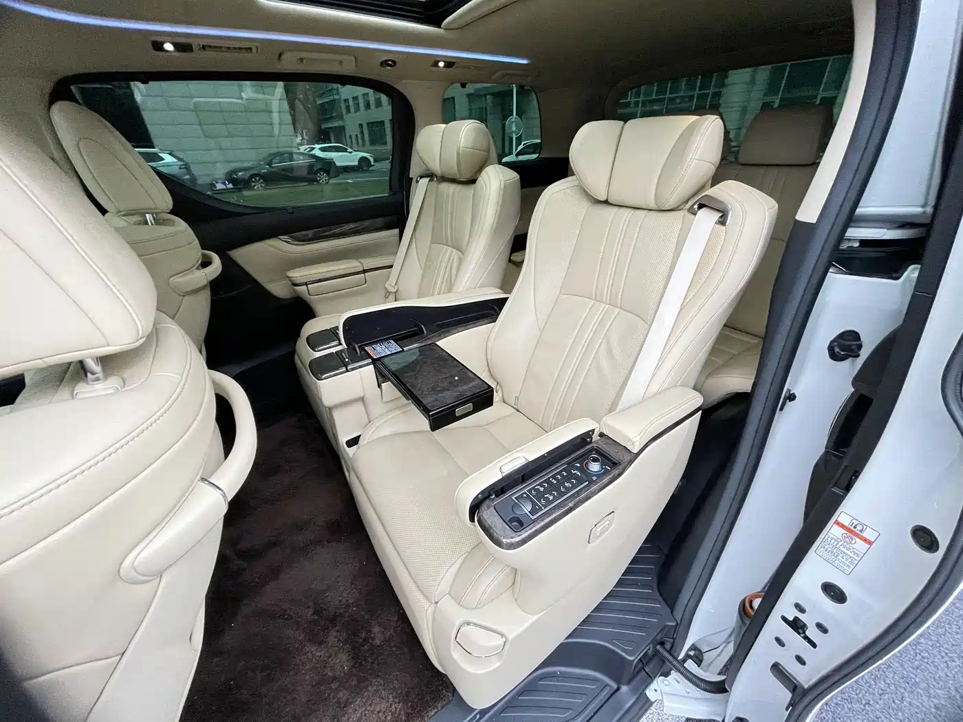 Toyota Alphard 2021 Hybrid 2.5L Premium фото 8