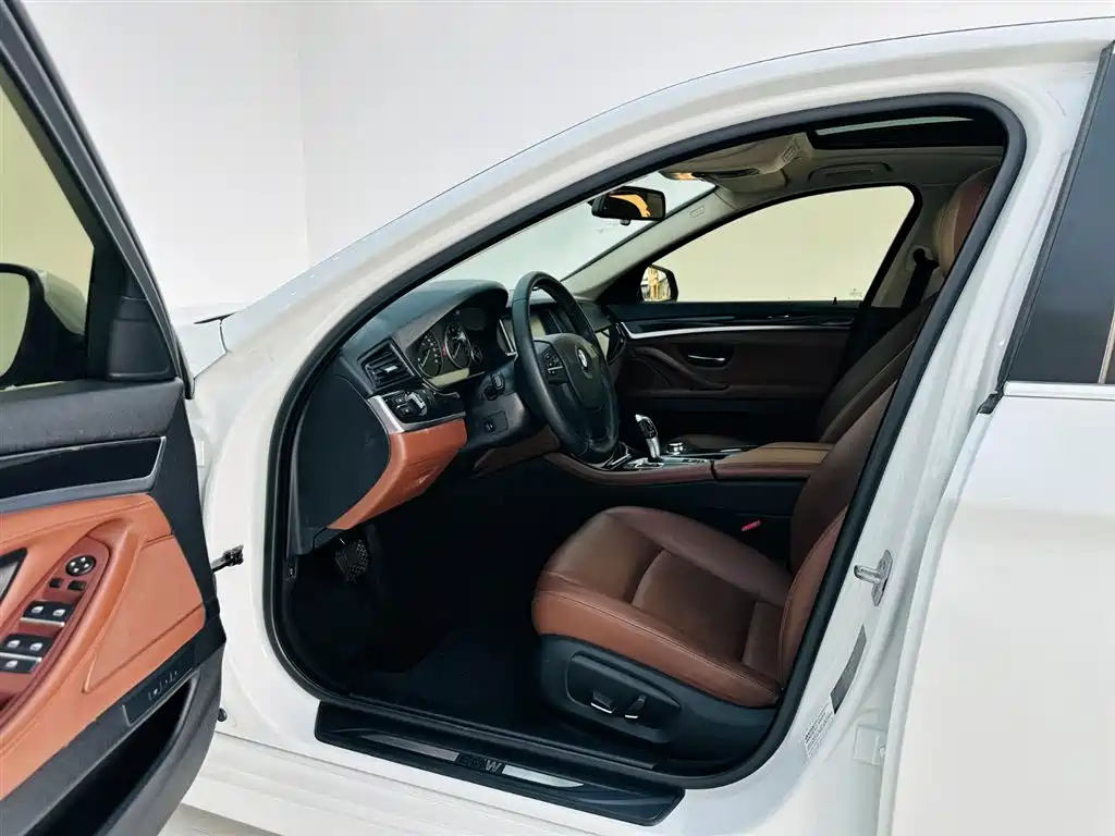 BMW 5 Series 2014 520Li Elegance фото 13