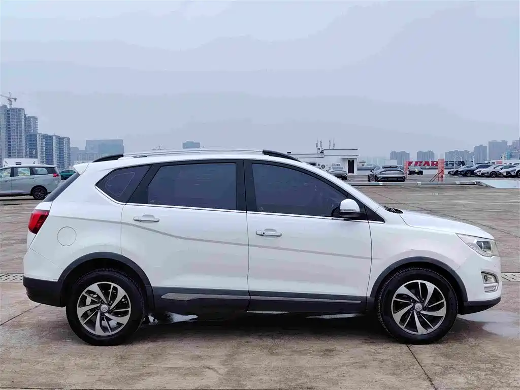 Фото 3 - Baojun 560
