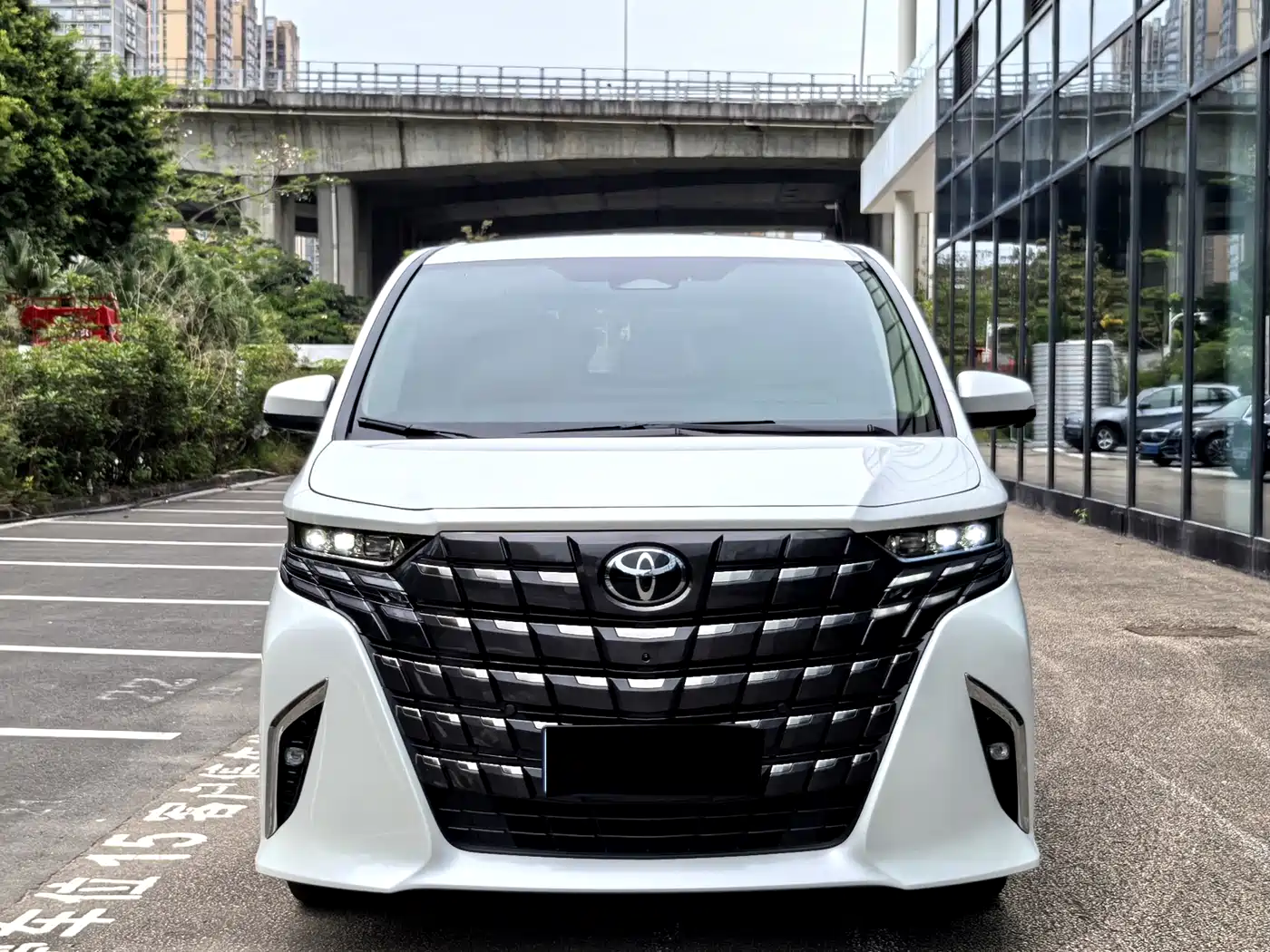 Toyota Alphard 2024 Hybrid 2.5L Ultimate Enjoyment Edition фото 3