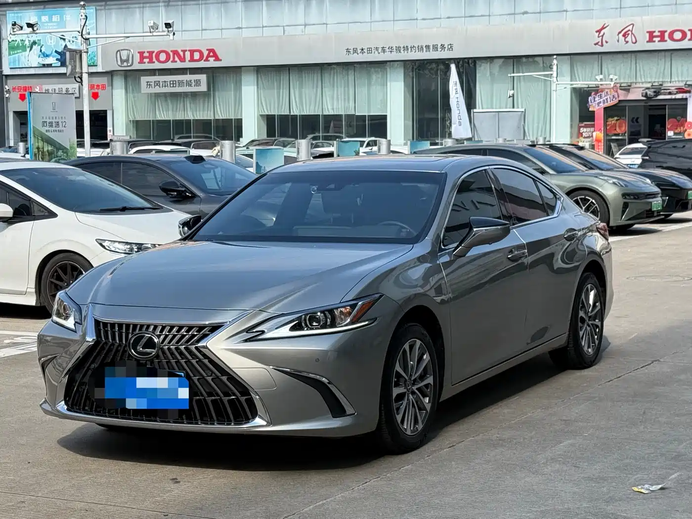 Lexus ES 2023 200 Excellence Edition фото 3