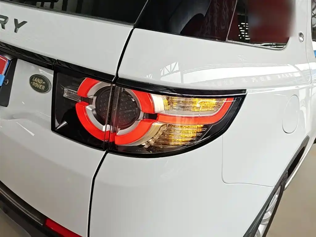 Land Rover Discovery Sport 2018 240PS SE Edition фото 8