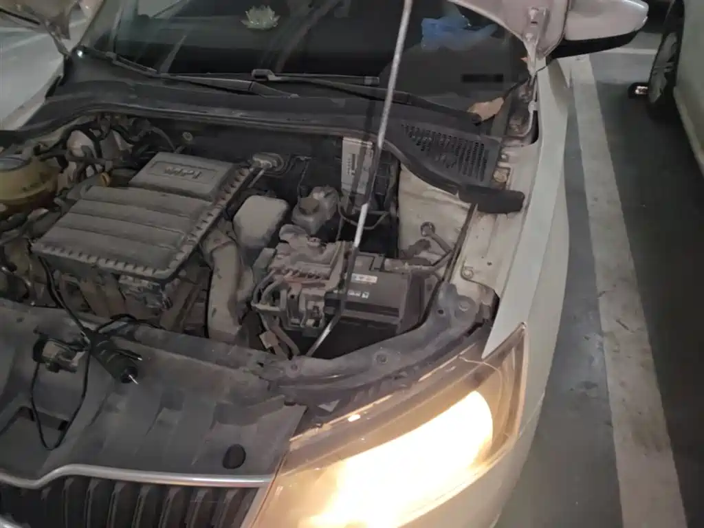 Škoda Fabia 2015 1.4L Manual Advance Edition фото 22