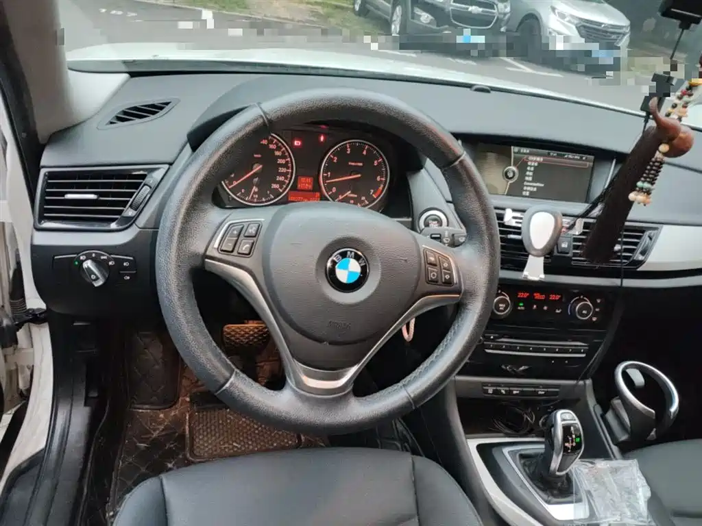 BMW X1 2014 sDrive18i Leading Edition фото 3
