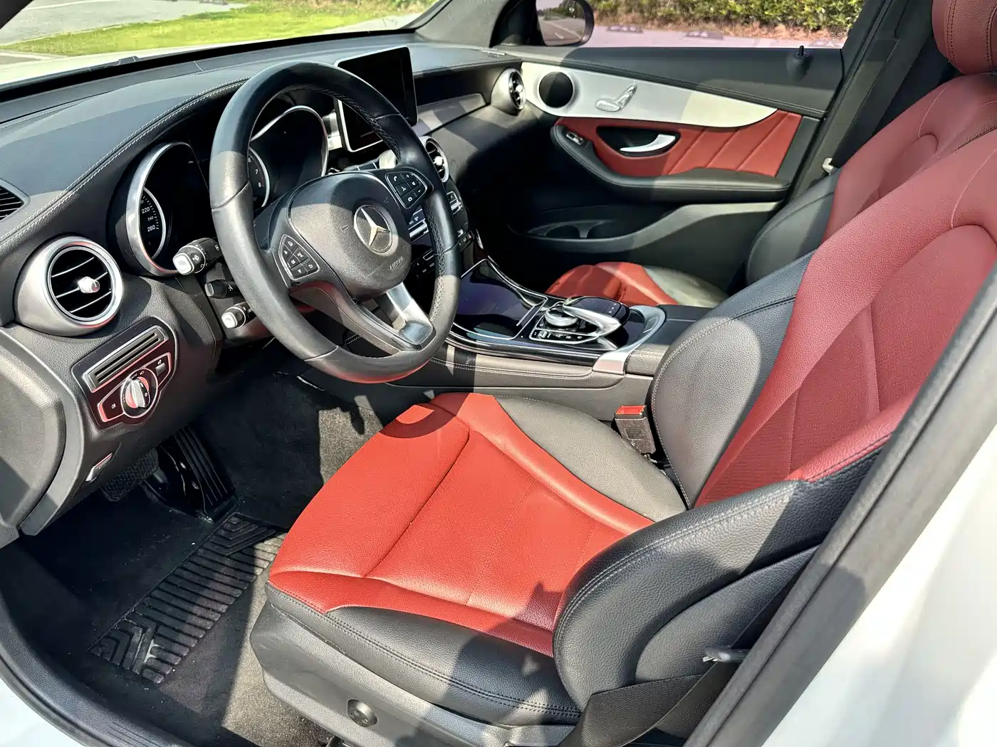 Mercedes-Benz GLC Coupe 2019 GLC 200 4MATIC Coupe SUV фото 8
