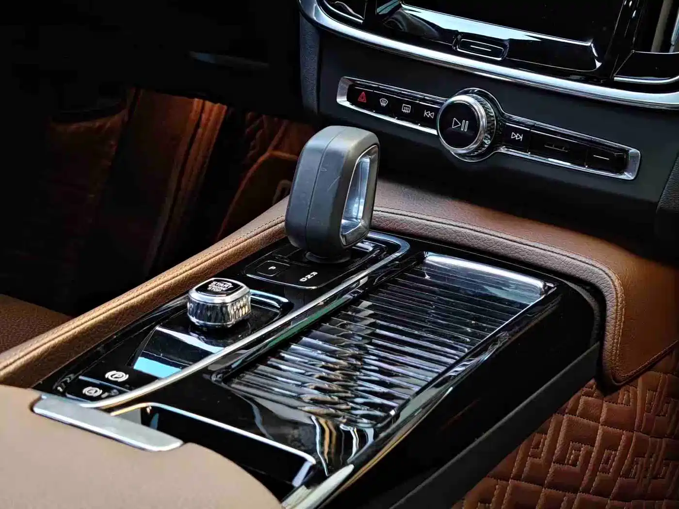 VOLVO S90 PLUG-IN HYBRID