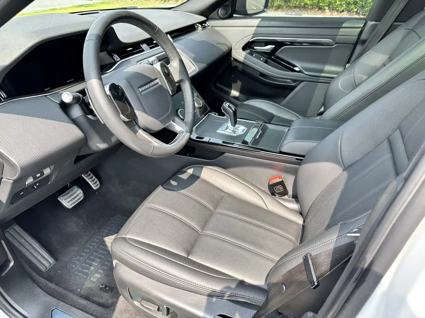 Land Rover Range Rover Evoque 2020 Model 249PS R-DYNAMIC S Gloss Black Sport Edition фото 7