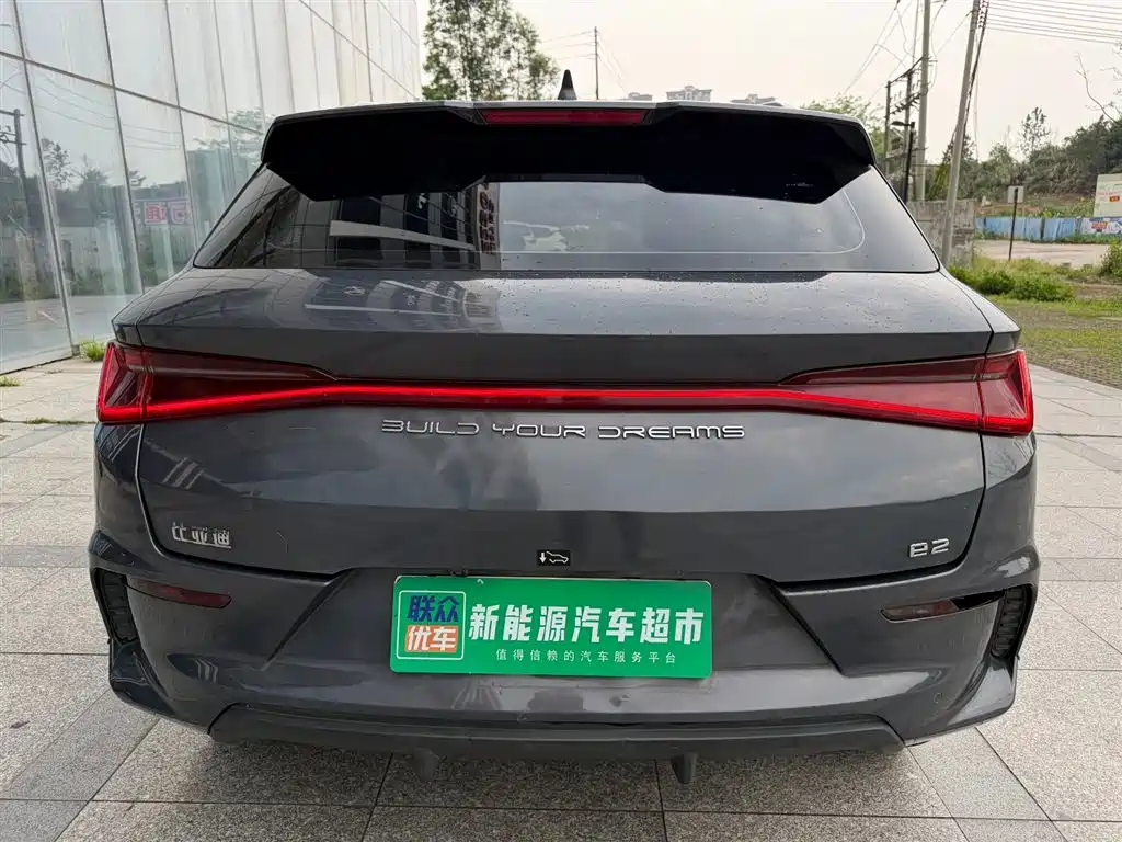 BYD E2