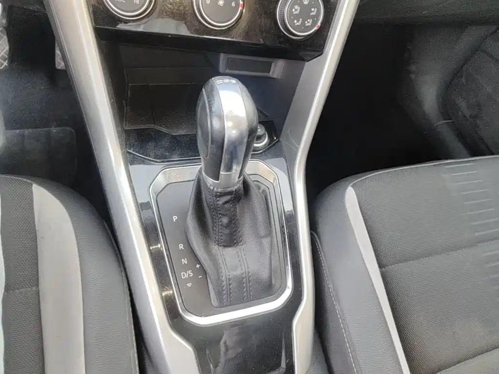 VOLKSWAGEN T-ROC EXPLORING SONGS