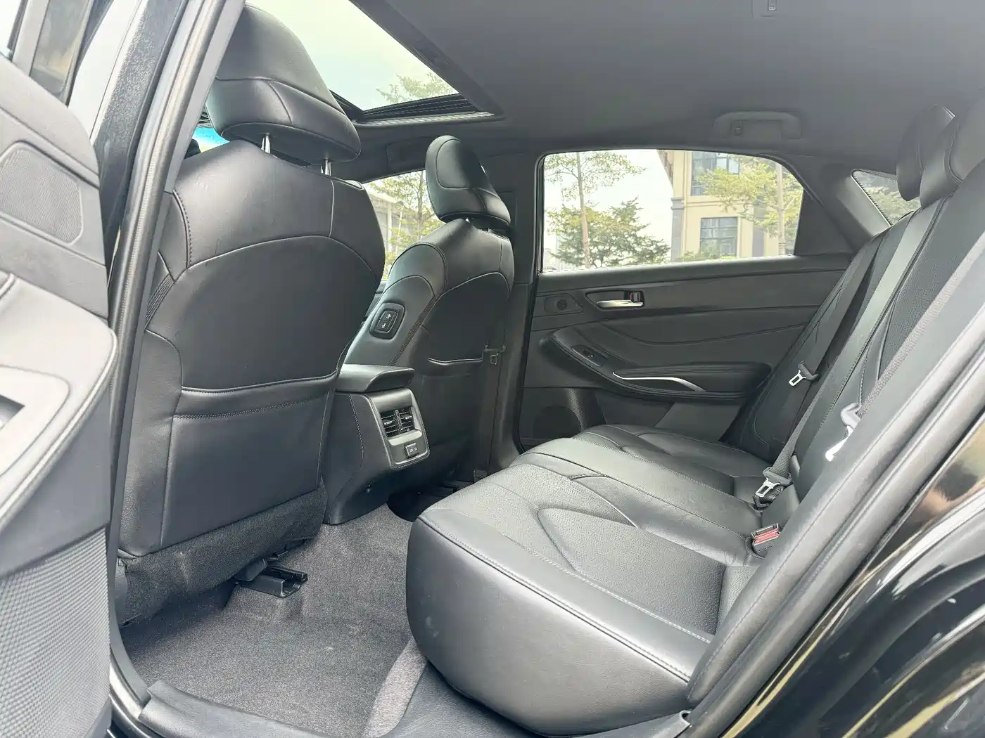 Toyota Avalon 2023 2.5L Luxury Edition фото 10
