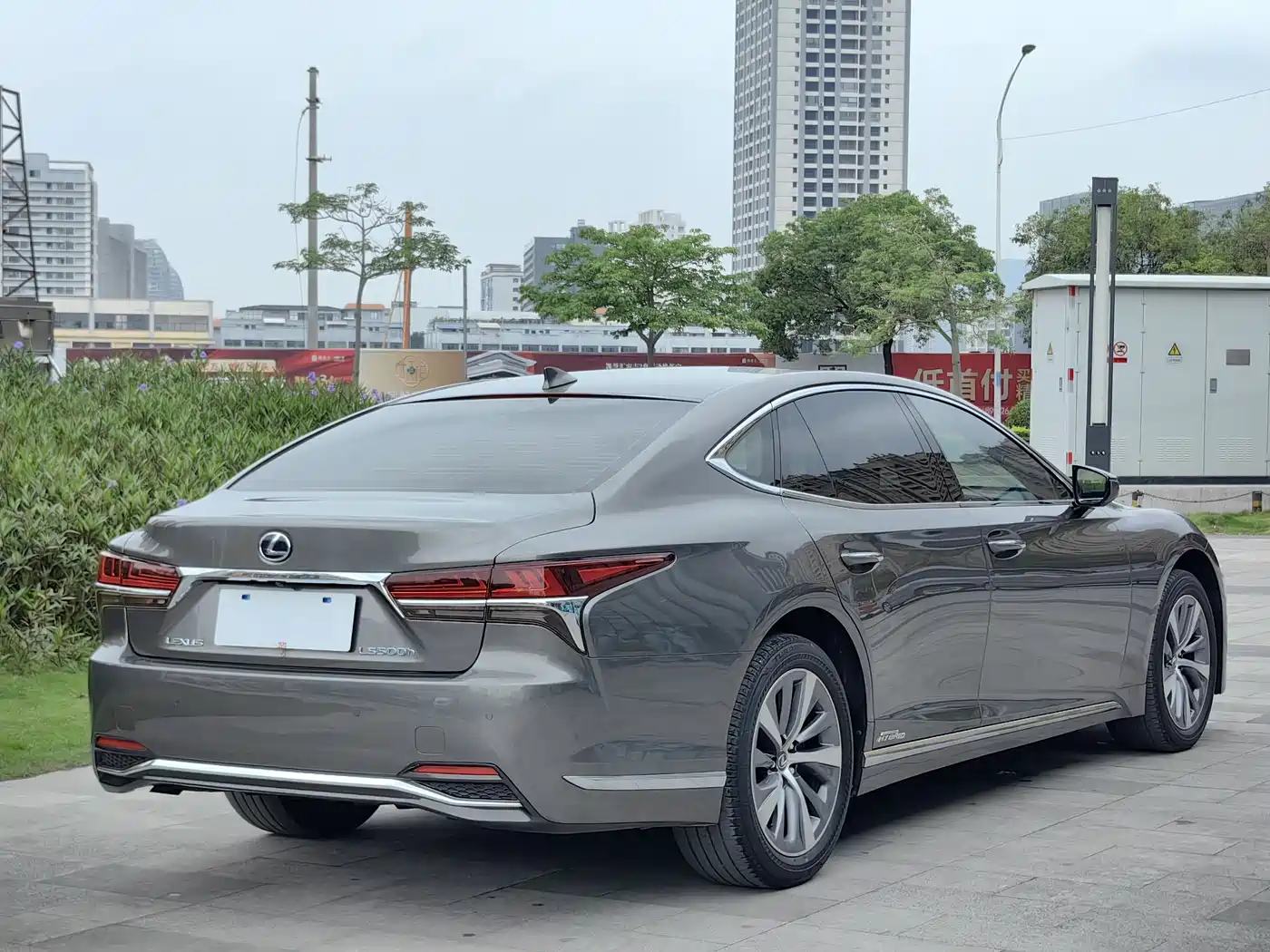 Lexus LS 2018 500h Excellence Edition China V фото 4