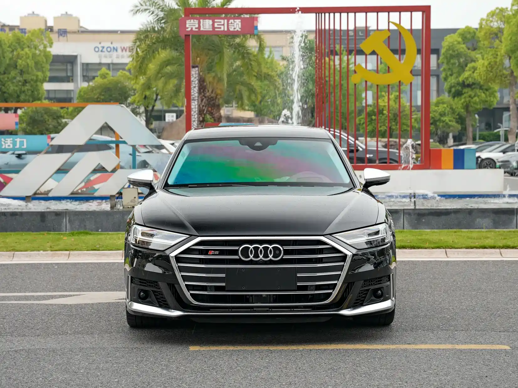 Фото 3 - Audi S8