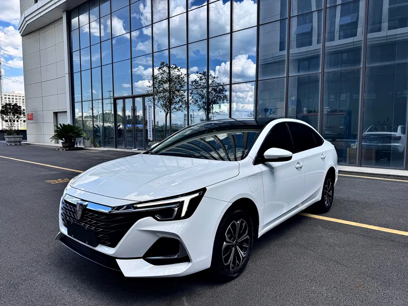 Roewe i6 MAX EV 2023 2023 EV 420 Sunroof Special Edition