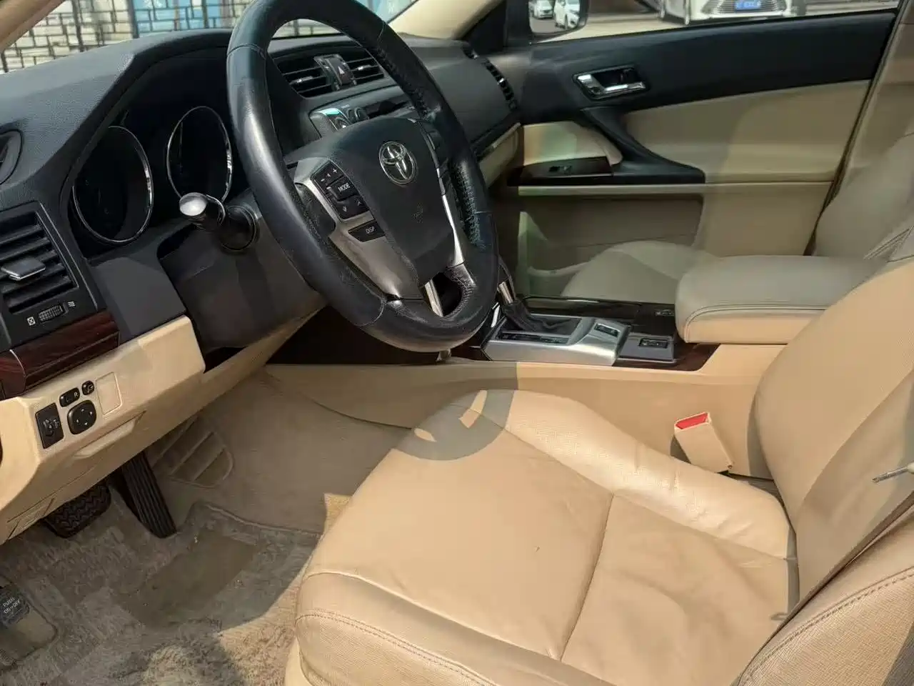 Toyota Reiz 2010 2.5V Elegance Elite Edition фото 9