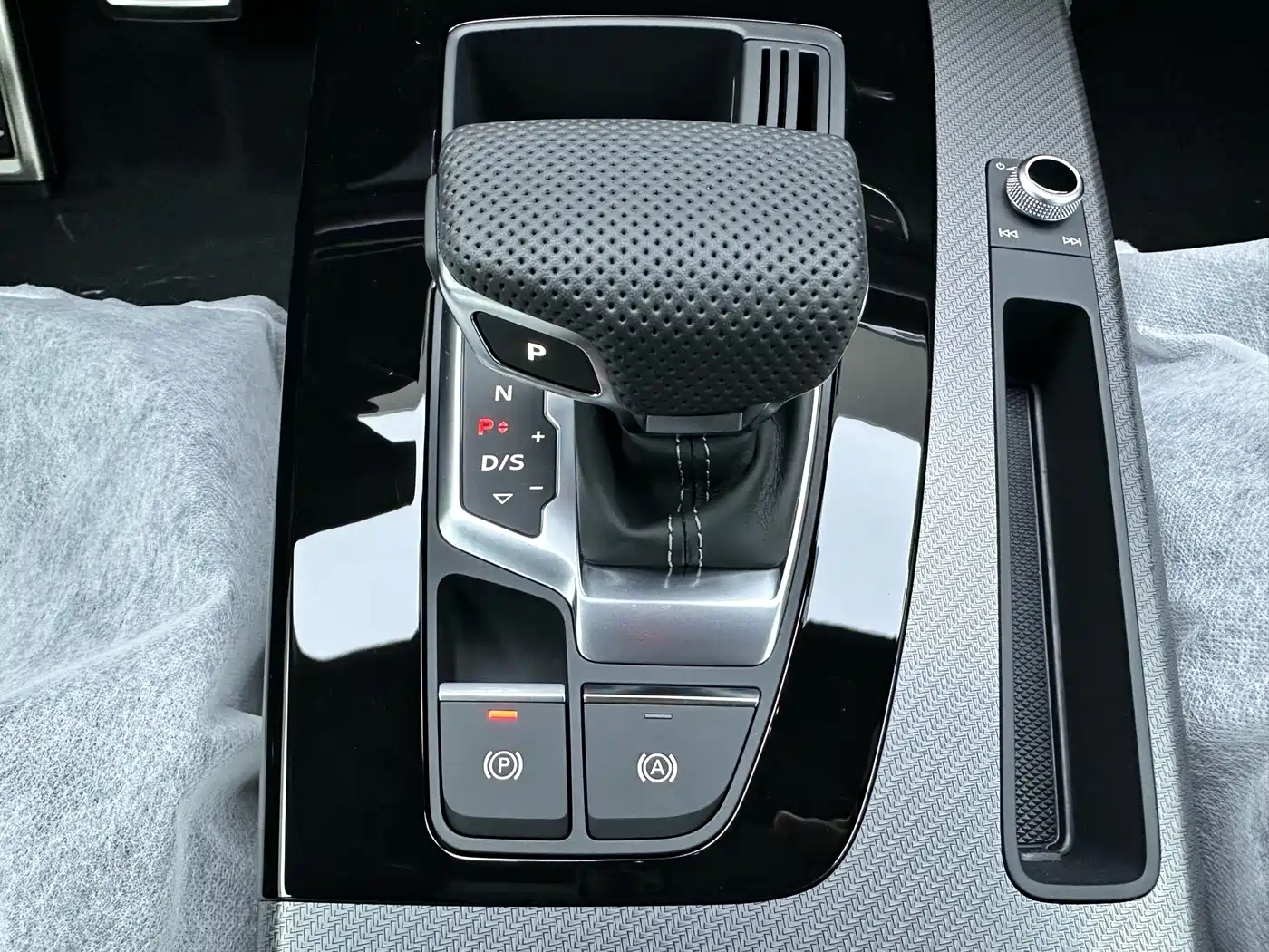 Audi Q5L 2024 Model 40 TFSI Luxury Dynamic фото 10