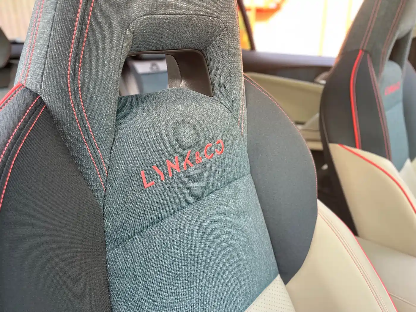 Lynk & Co 06 2020 1.5T Halo фото 20