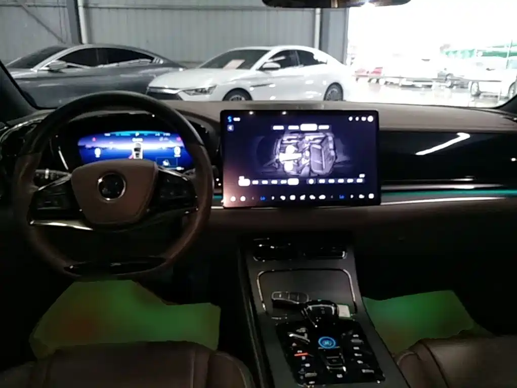 BYD Han 2024 Model DM-i Glory Edition 121KM Premium Type фото 10