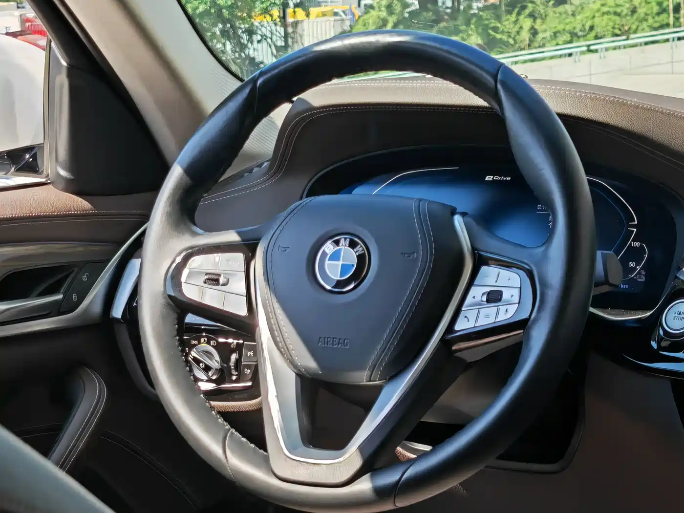 BMW 5 Series New Energy 2020 530Le Luxury Package фото 10