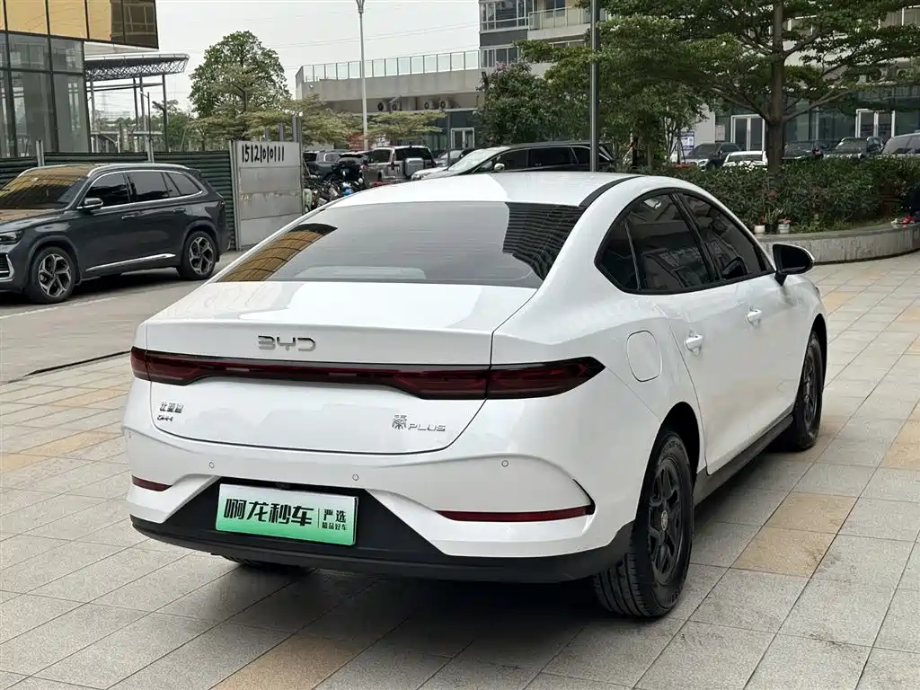 BYD Qin PLUS 2025 DM-i Smart Drive 55KM Leader фото 17