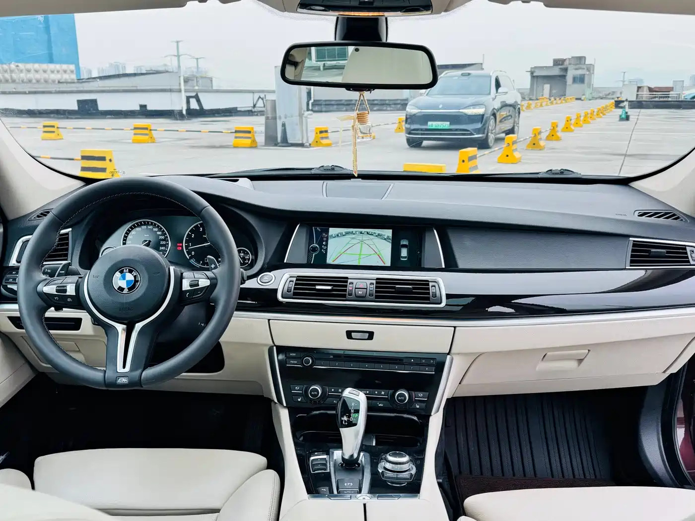 BMW 5 Series GT 2010 535i Leading Model фото 18