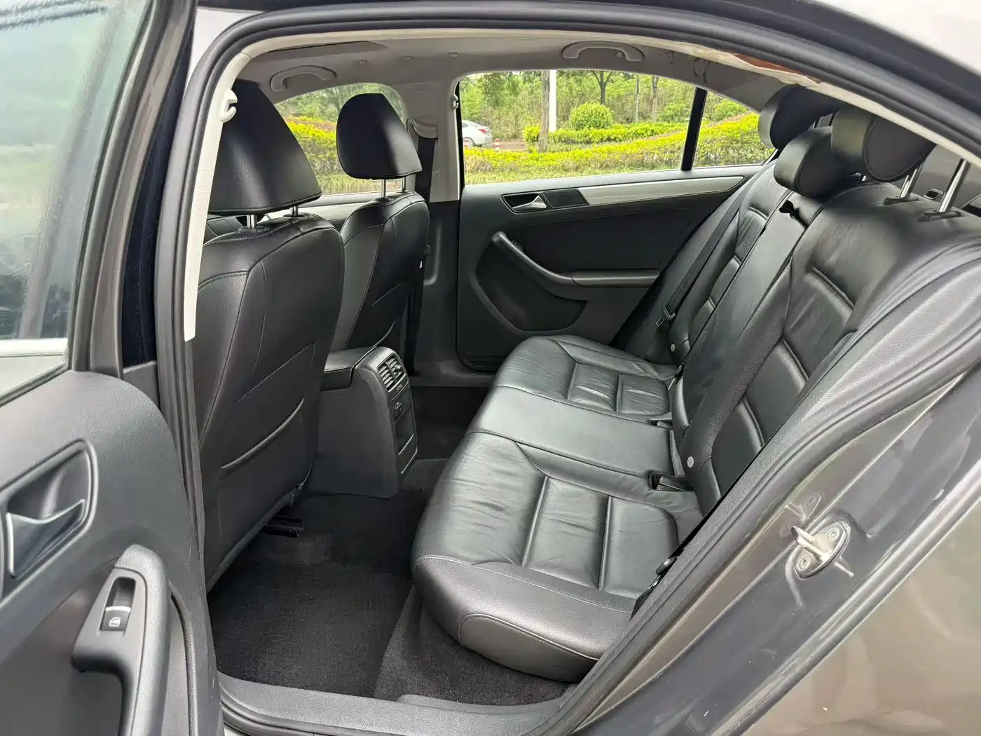 Volkswagen Sagitar 2012 1.4TSI Automatic Luxury фото 5