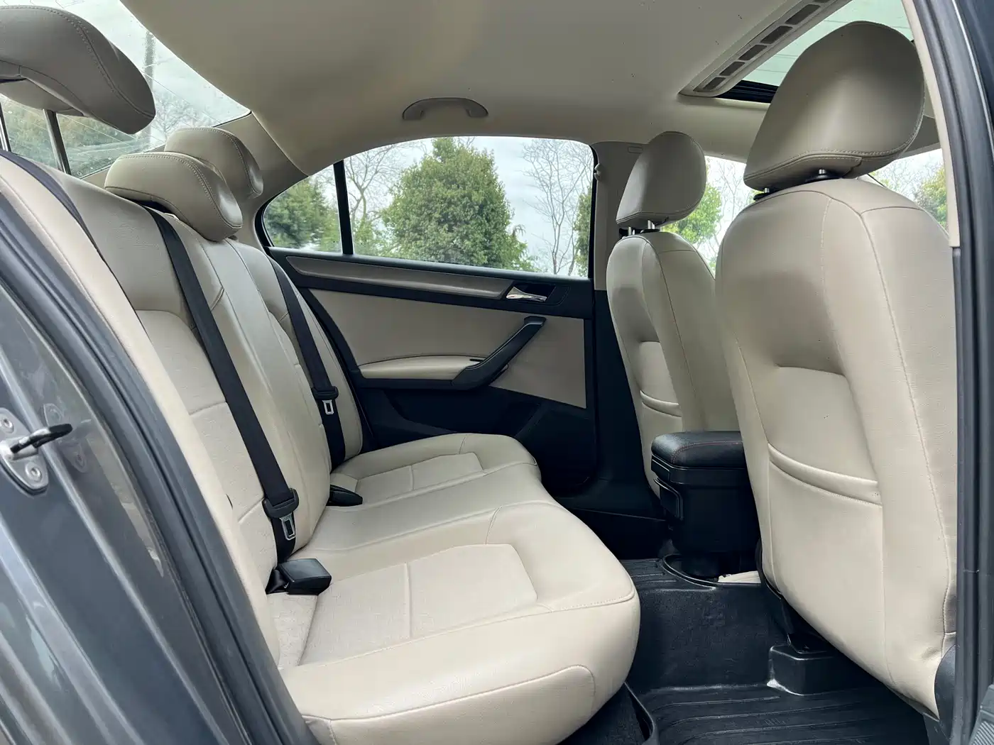 Volkswagen Santana 2013 1.6L Automatic Comfort Edition фото 12