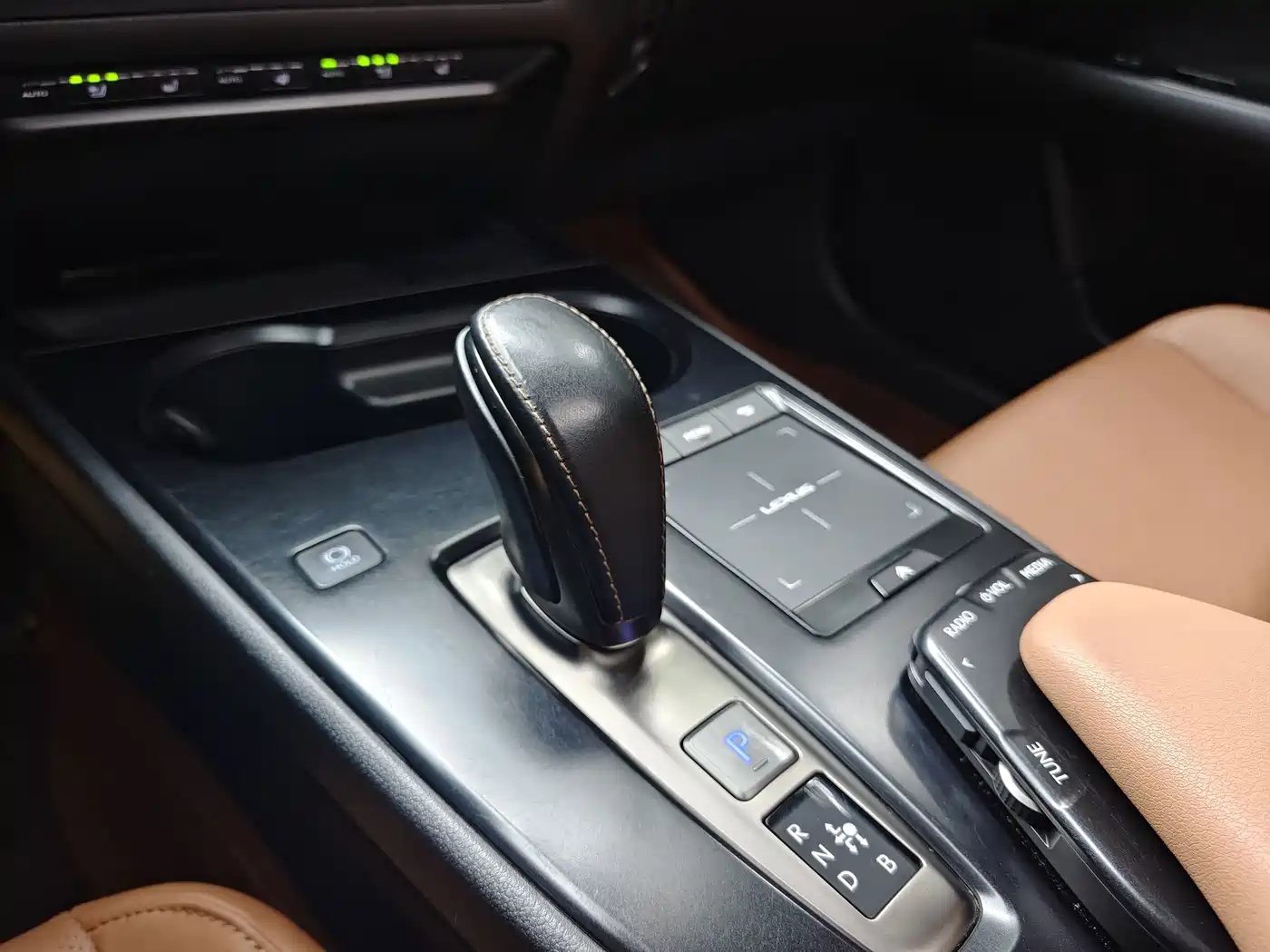 Lexus UX Electric 2023 2020 300e Pure Yue Edition