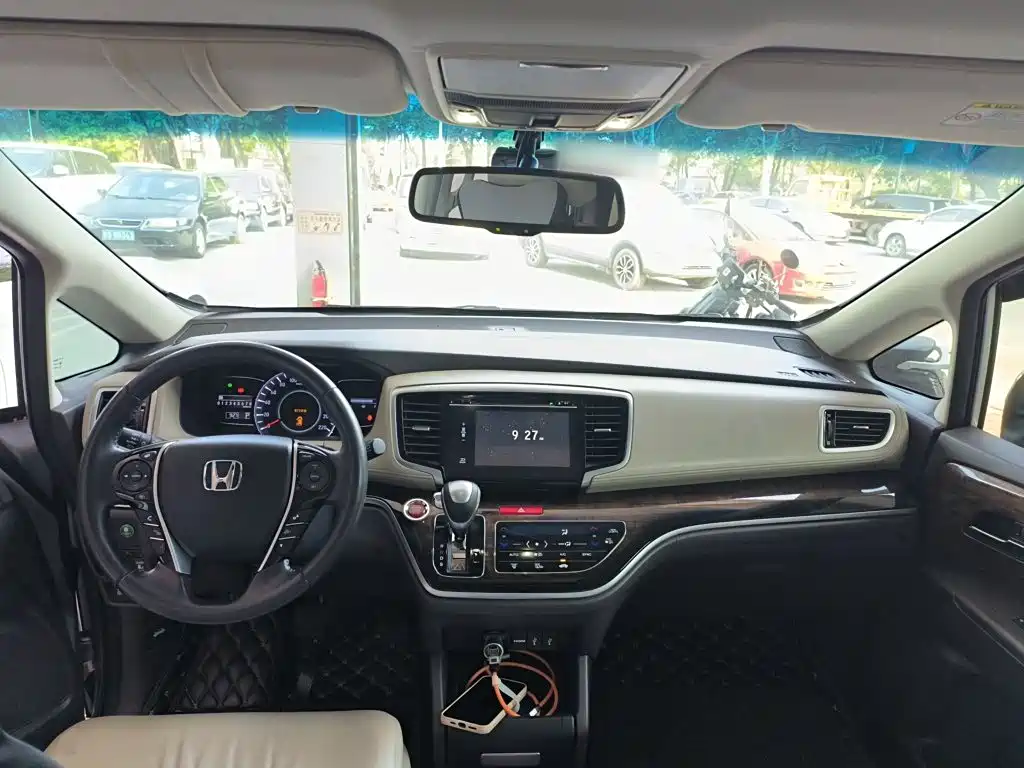 Фото 6 - Honda Odyssey