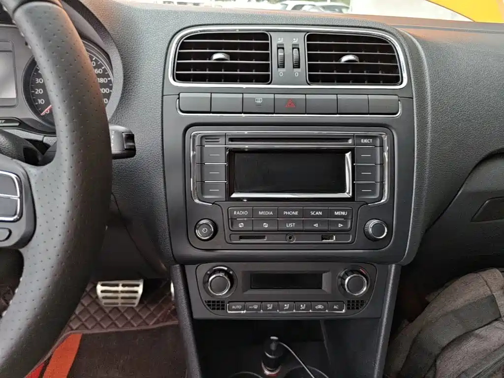 Volkswagen Polo 2014 2012 1.6L Cross Polo AT