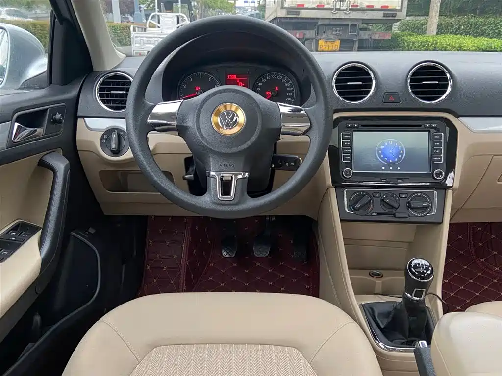 Volkswagen Jetta 2015 1.4L Manual Comfort фото 8