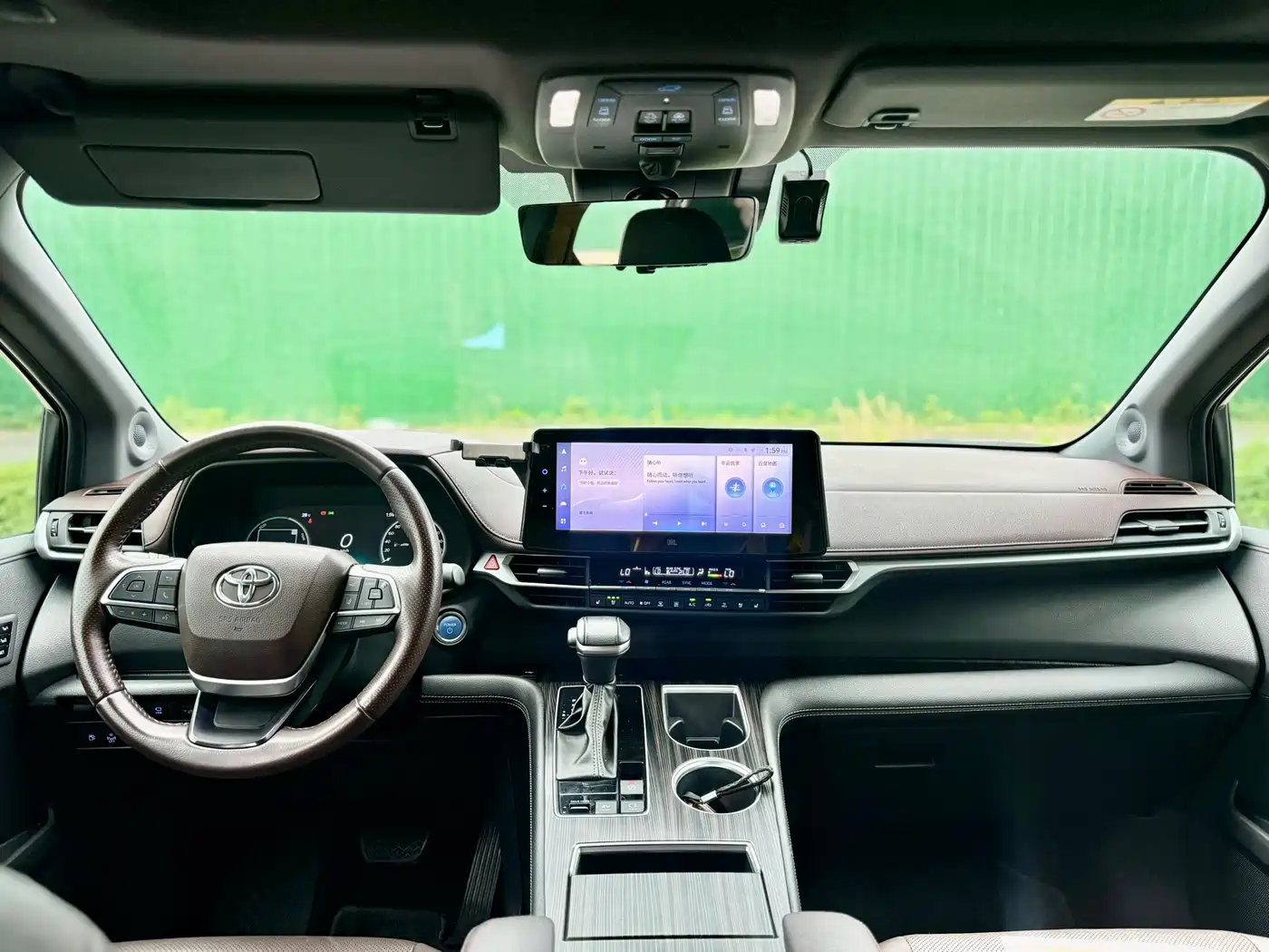 Toyota Sienna 2021 2.5L Hybrid Platinum Edition фото 9