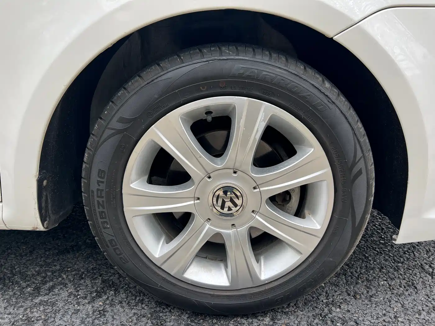 Volkswagen Lavida 2011 1.6L Automatic Pinya Edition фото 28