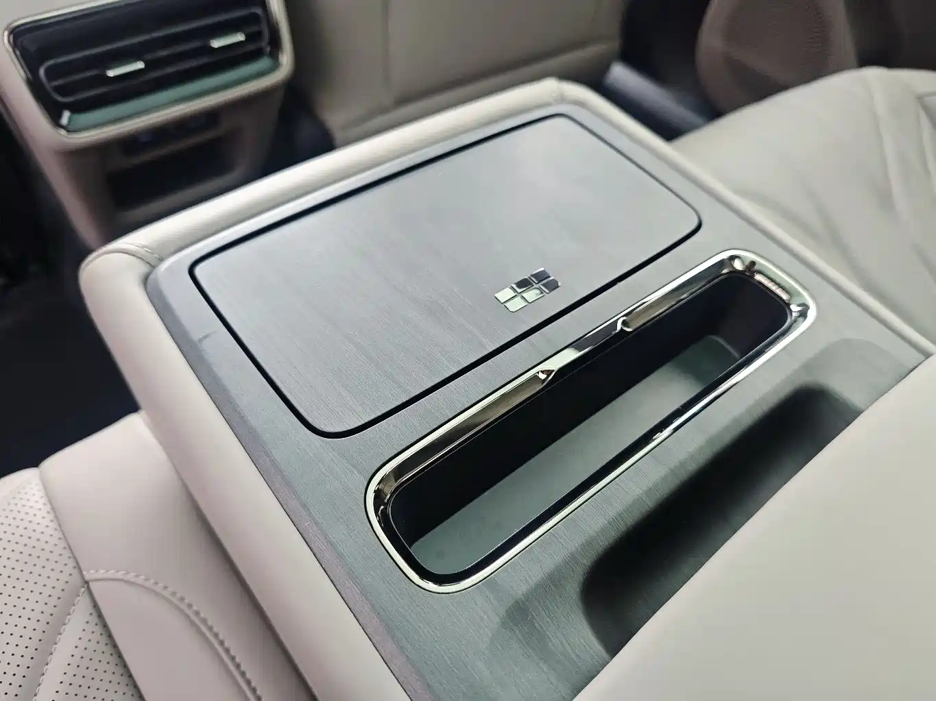 Geely Galaxy Galaxy Xingyao 8 2025 130km EM-P Starship Edition фото 20