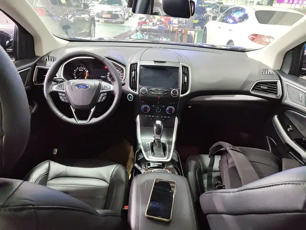 Фото 10 - Ford Edge