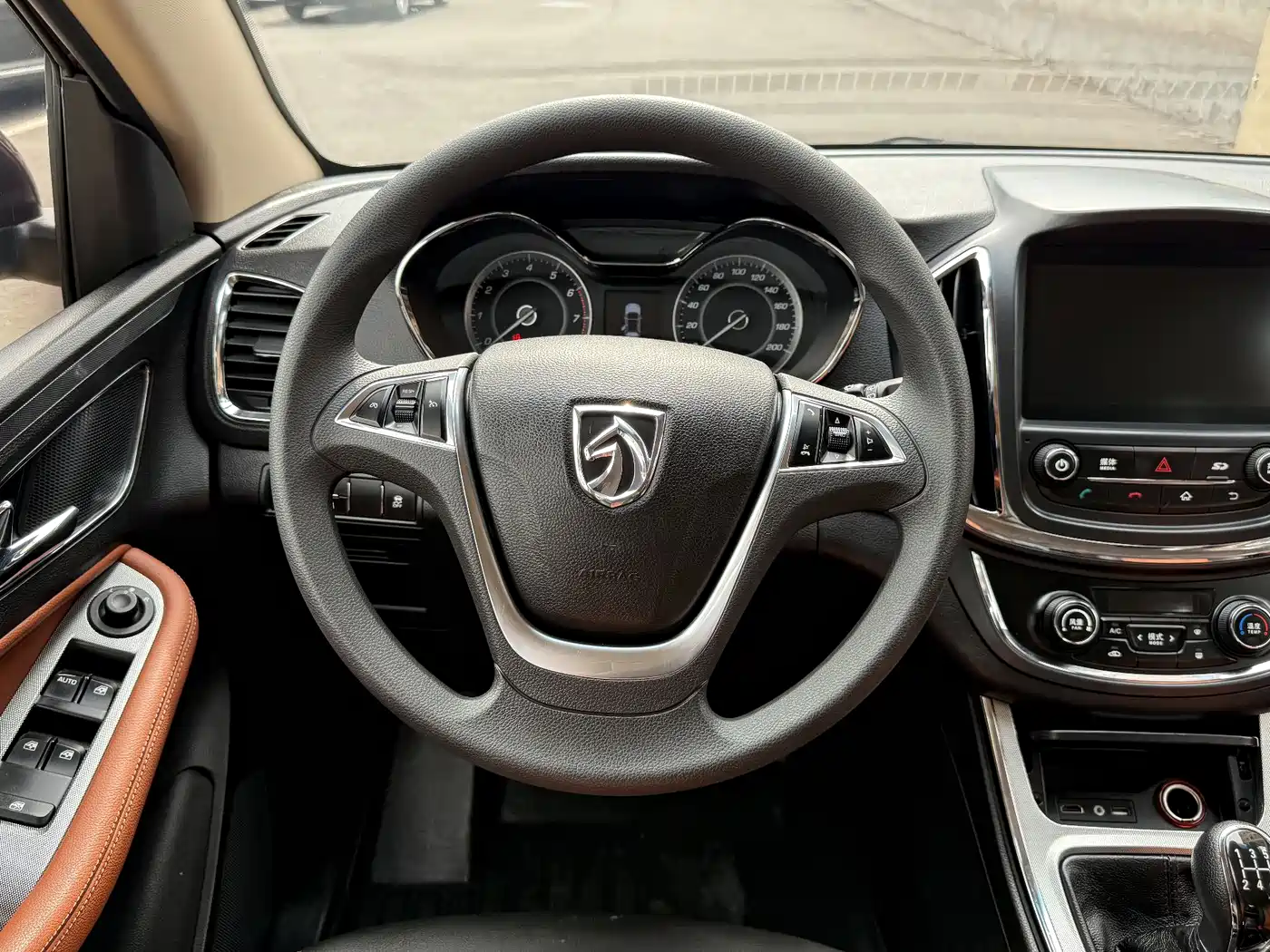 Baojun 560 2015 2015 1.8L Manual Elite