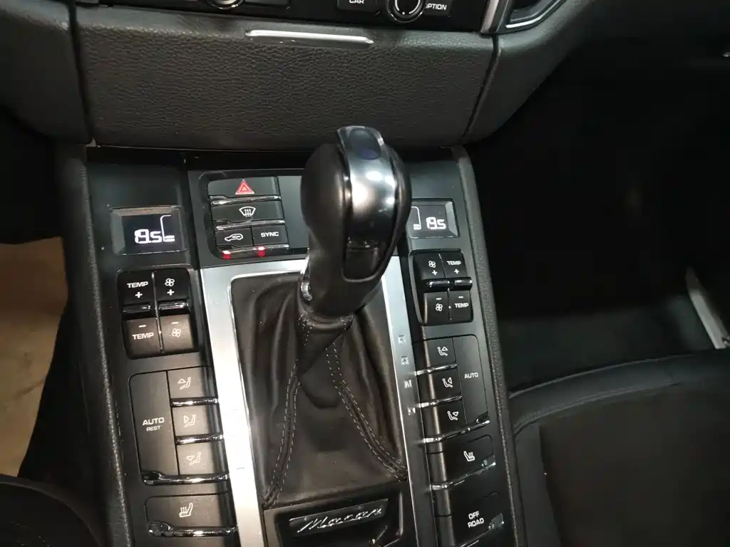 صورة 14 - Porsche Macan