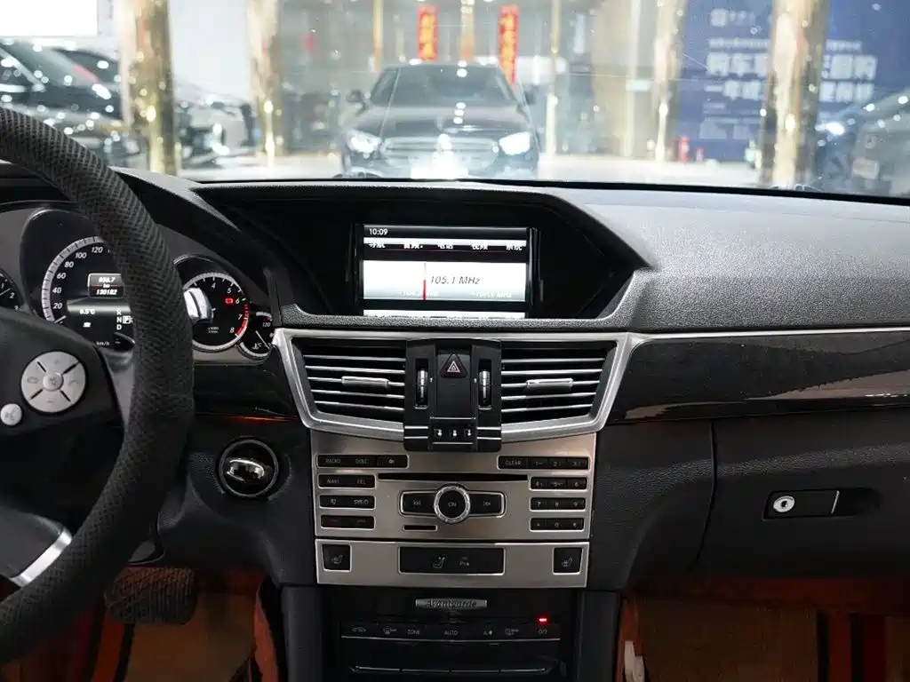 Mercedes-Benz E-Class 2013 Model E 260 L CGI Fashion фото 9