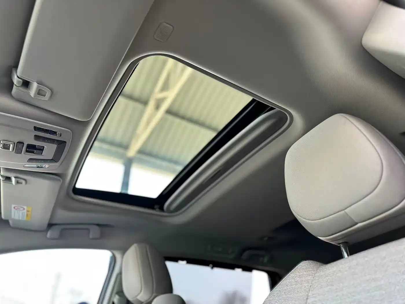Toyota Sienna 2023 2.5L Hybrid Comfort Edition фото 15